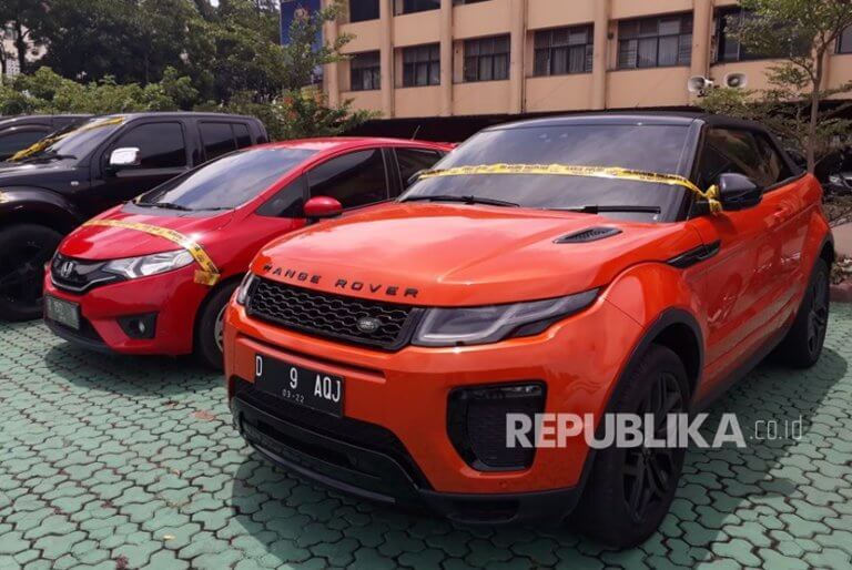 RATUSAN MOBIL  MEWAH DI JAKARTA  BARAT  TUNGAK PAJAK Cahaya FM